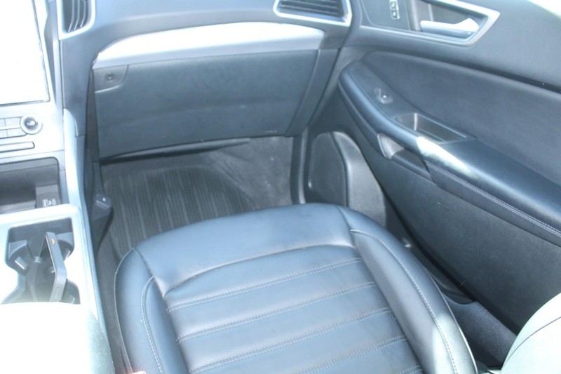 Ford Edge Vehicle Full-screen Gallery Image 13