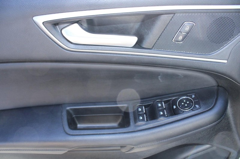 Ford Edge Vehicle Full-screen Gallery Image 14