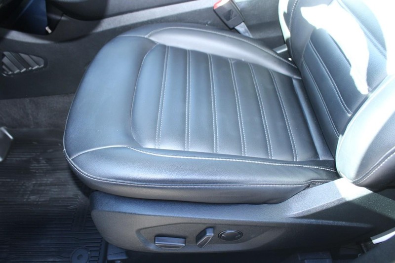 Ford Edge Vehicle Full-screen Gallery Image 15