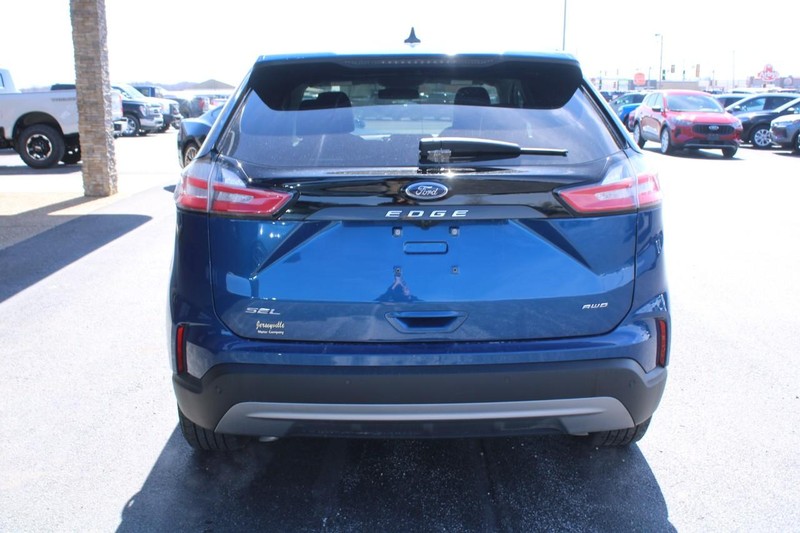 Ford Edge Vehicle Full-screen Gallery Image 04