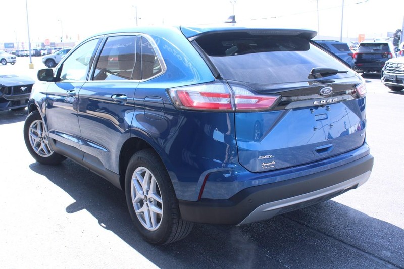 Ford Edge Vehicle Full-screen Gallery Image 05