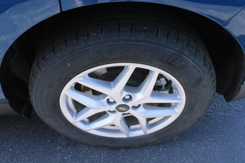 Ford Edge Vehicle Full-screen Gallery Image 07