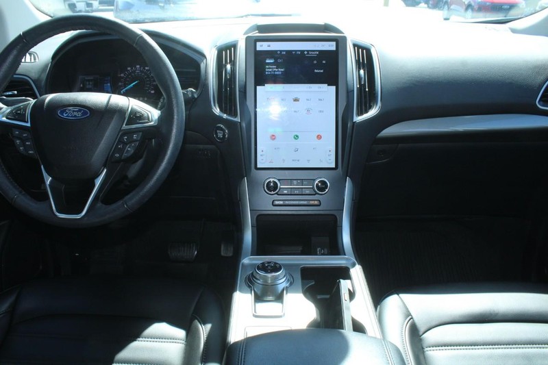 Ford Edge Vehicle Full-screen Gallery Image 10