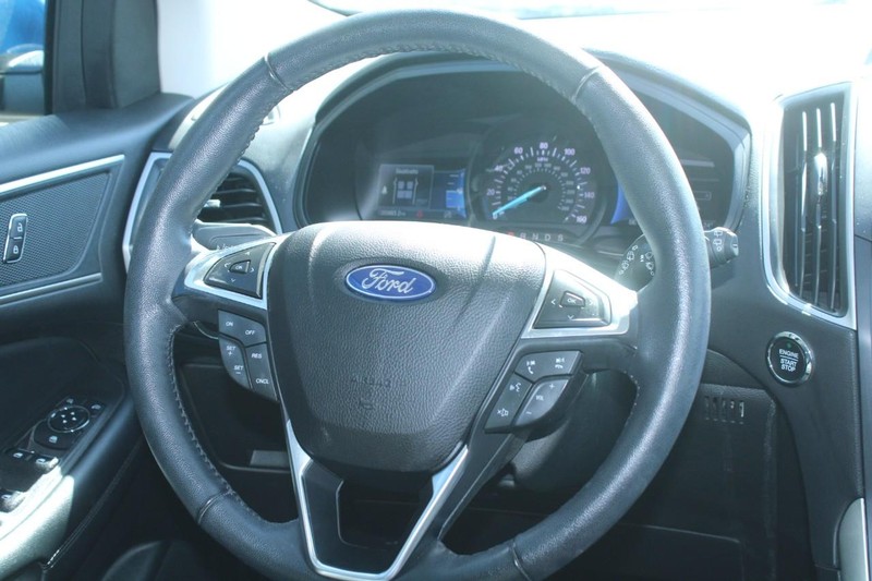 Ford Edge Vehicle Full-screen Gallery Image 11