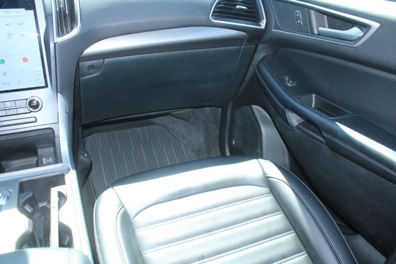 Ford Edge Vehicle Full-screen Gallery Image 13