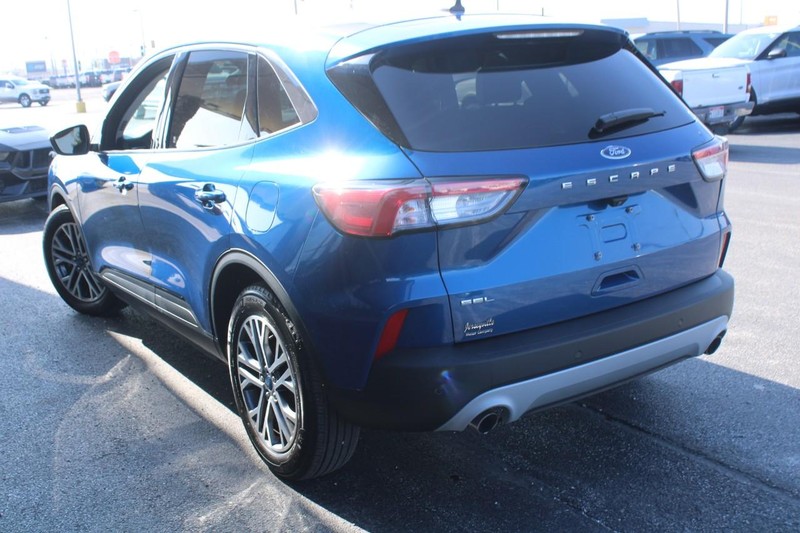 Ford Escape Vehicle Full-screen Gallery Image 05