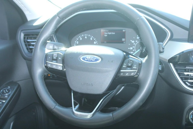 Ford Escape Vehicle Full-screen Gallery Image 11