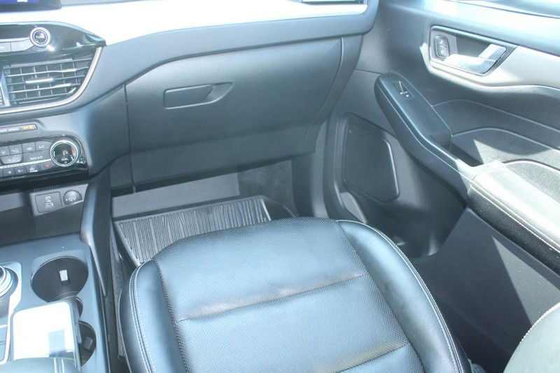 Ford Escape Vehicle Full-screen Gallery Image 13