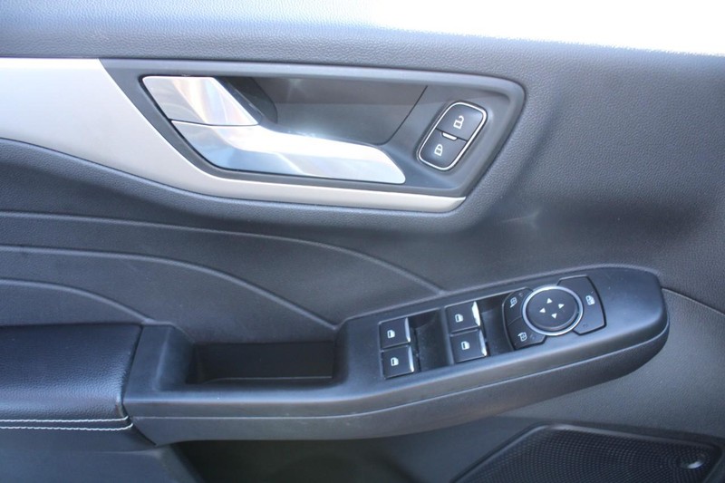 Ford Escape Vehicle Full-screen Gallery Image 14