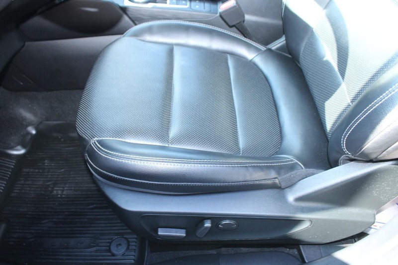 Ford Escape Vehicle Full-screen Gallery Image 15