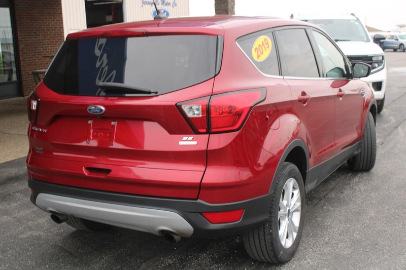 Ford Escape Vehicle Full-screen Gallery Image 03