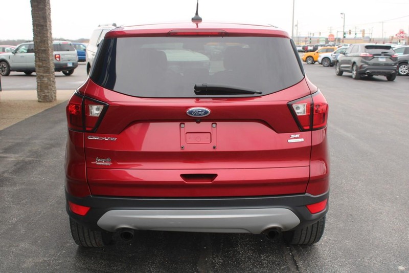 Ford Escape Vehicle Full-screen Gallery Image 04
