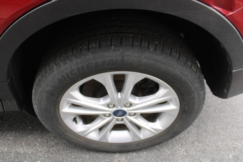 Ford Escape Vehicle Full-screen Gallery Image 07