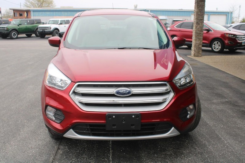 Ford Escape Vehicle Full-screen Gallery Image 08