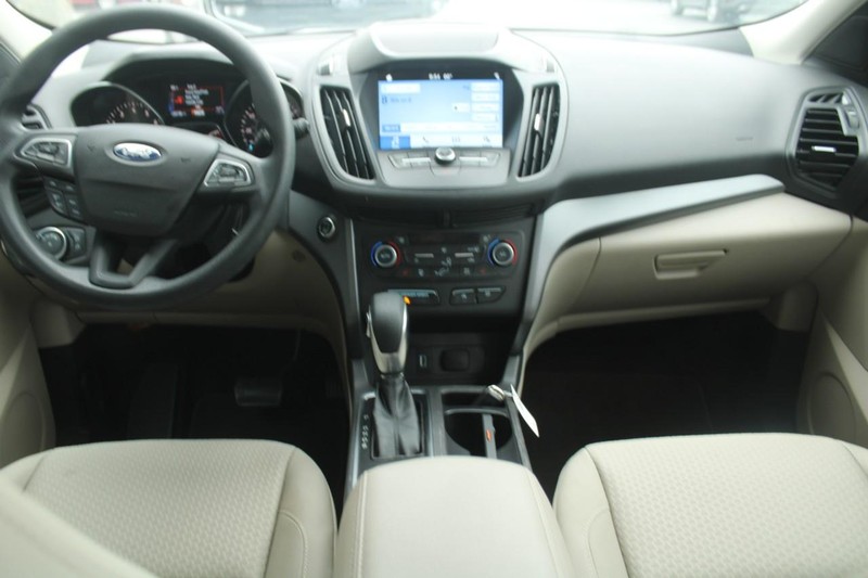 Ford Escape Vehicle Full-screen Gallery Image 10