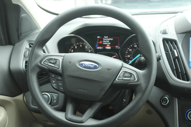 Ford Escape Vehicle Full-screen Gallery Image 11