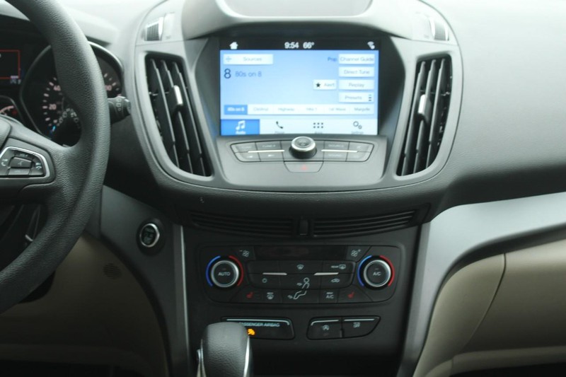 Ford Escape Vehicle Full-screen Gallery Image 12
