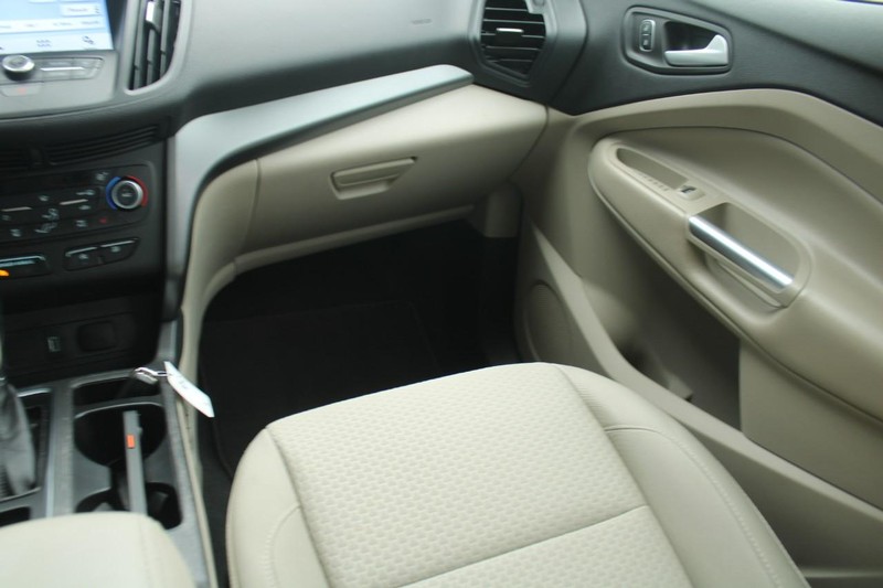 Ford Escape Vehicle Full-screen Gallery Image 13