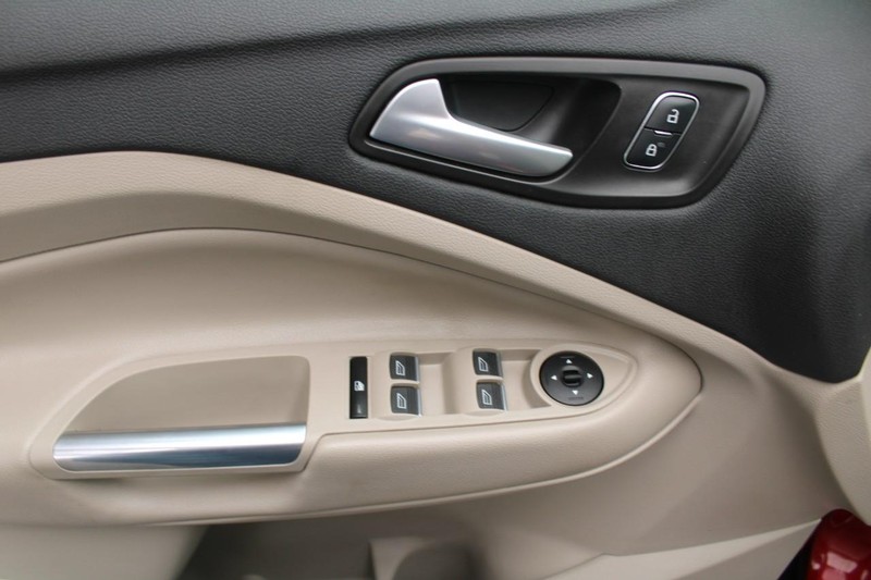 Ford Escape Vehicle Full-screen Gallery Image 14