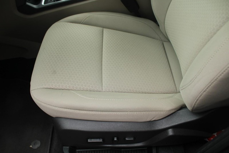 Ford Escape Vehicle Full-screen Gallery Image 15