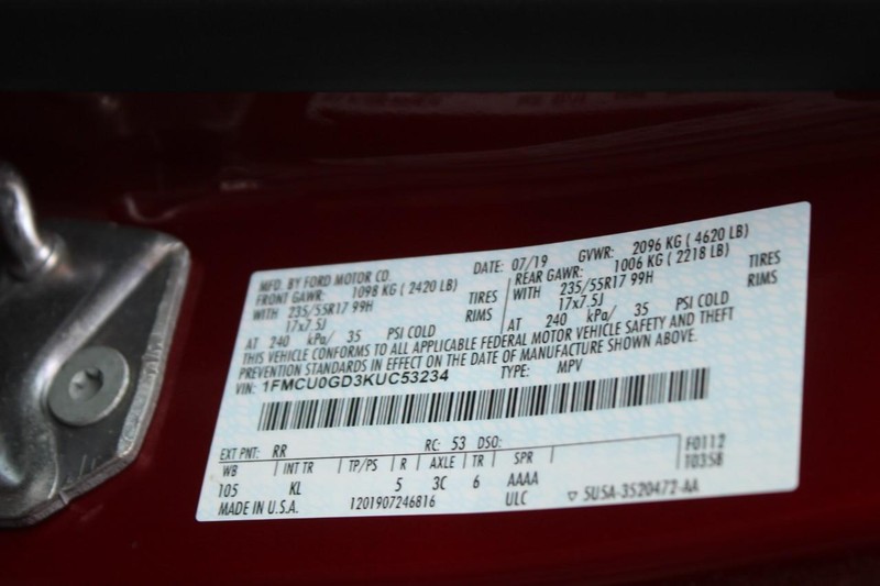 Ford Escape Vehicle Full-screen Gallery Image 16