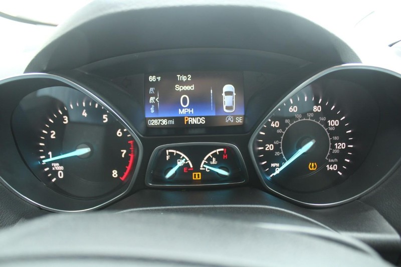 Ford Escape Vehicle Full-screen Gallery Image 17