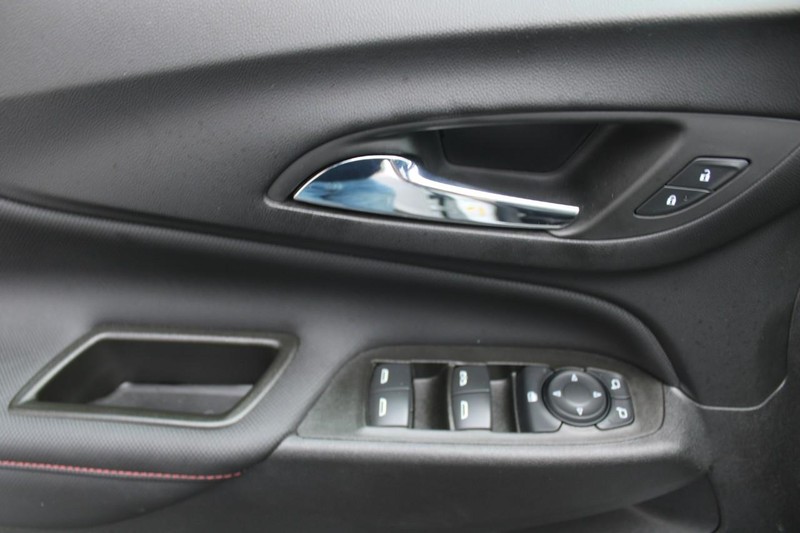 Chevrolet Equinox Vehicle Full-screen Gallery Image 14