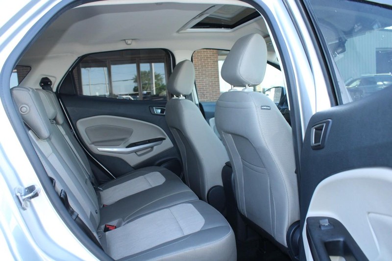 Ford EcoSport Vehicle Full-screen Gallery Image 09