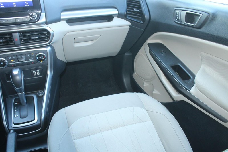 Ford EcoSport Vehicle Full-screen Gallery Image 13