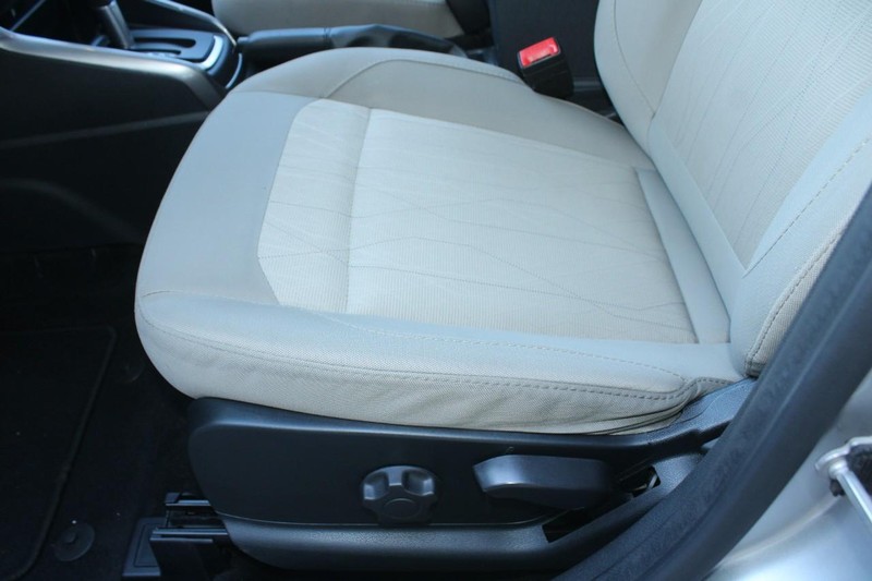 Ford EcoSport Vehicle Full-screen Gallery Image 15