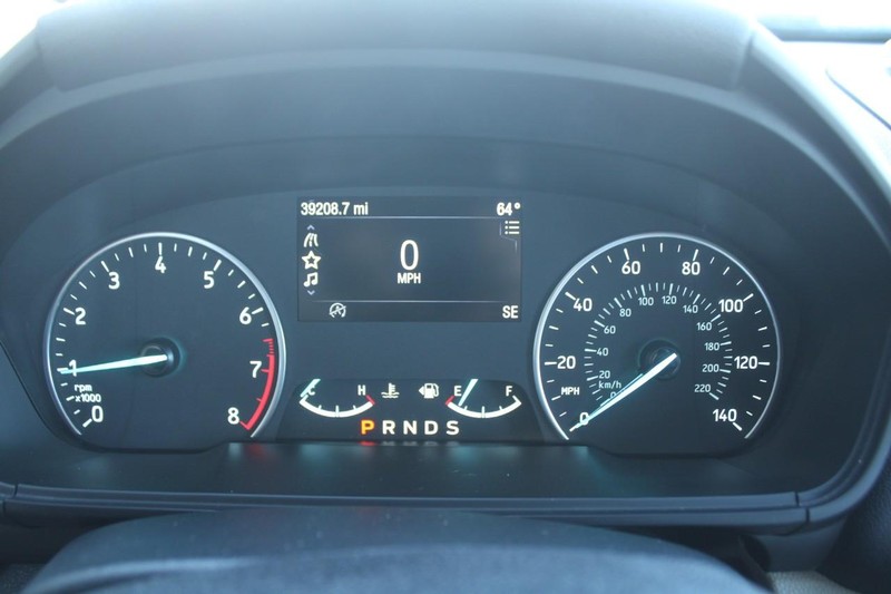 Ford EcoSport Vehicle Full-screen Gallery Image 17