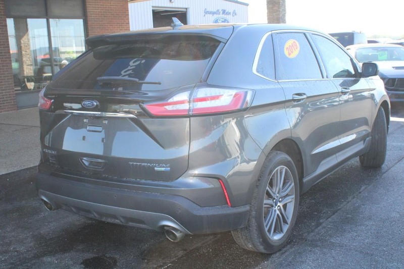 Ford Edge Vehicle Full-screen Gallery Image 03