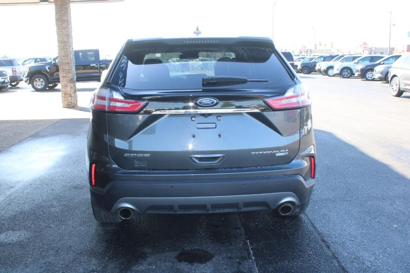 Ford Edge Vehicle Full-screen Gallery Image 04