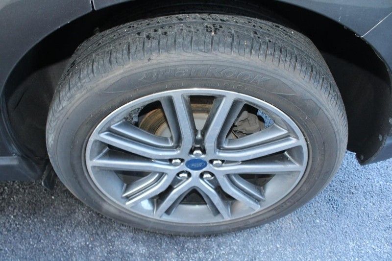Ford Edge Vehicle Full-screen Gallery Image 07