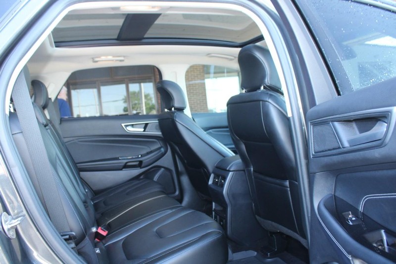 Ford Edge Vehicle Full-screen Gallery Image 09