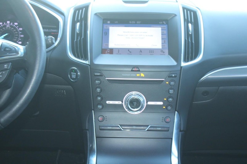 Ford Edge Vehicle Full-screen Gallery Image 12