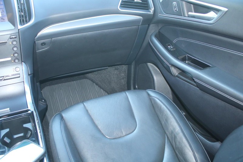 Ford Edge Vehicle Full-screen Gallery Image 13