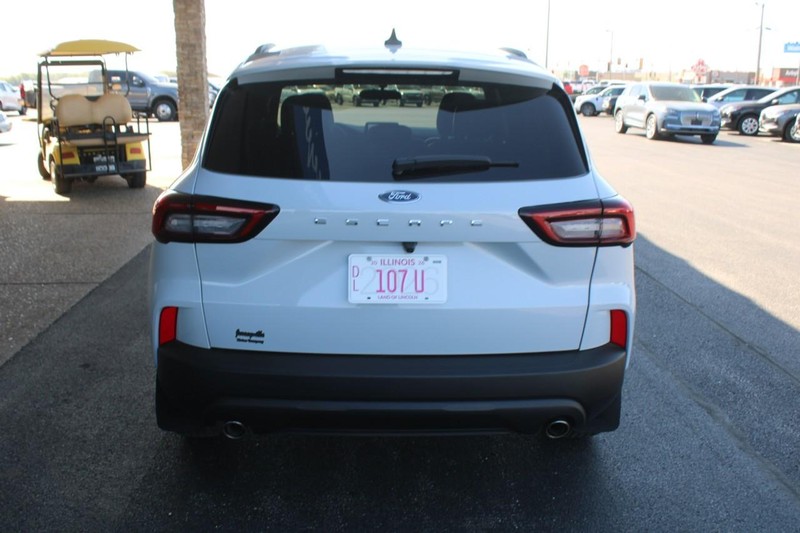 Ford Escape Vehicle Full-screen Gallery Image 04