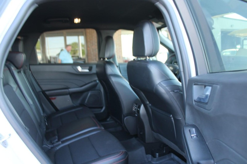 Ford Escape Vehicle Full-screen Gallery Image 09