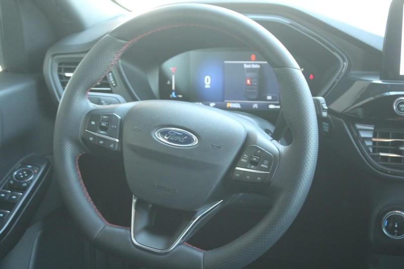 Ford Escape Vehicle Full-screen Gallery Image 11