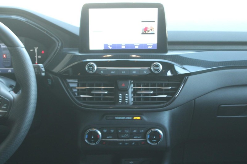 Ford Escape Vehicle Full-screen Gallery Image 12