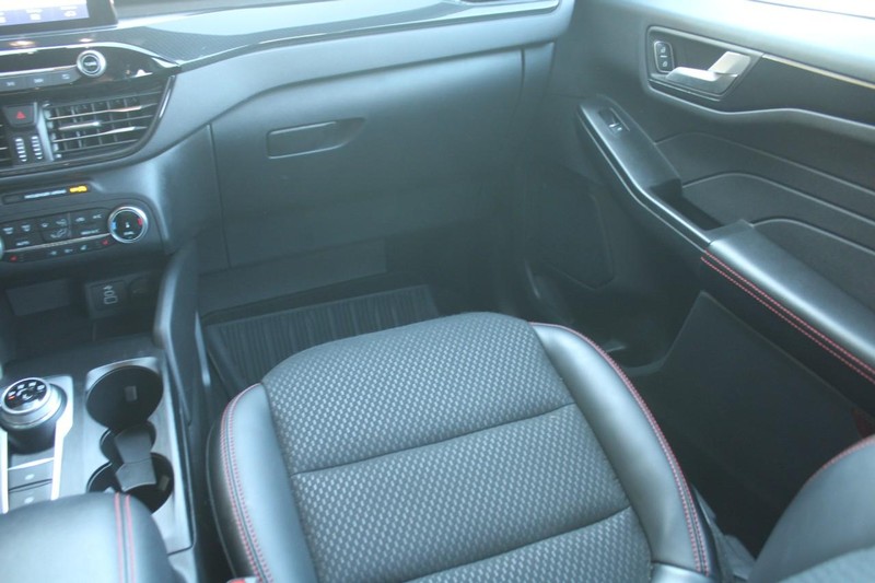 Ford Escape Vehicle Full-screen Gallery Image 13