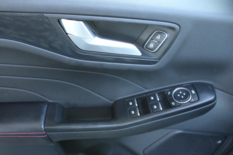 Ford Escape Vehicle Full-screen Gallery Image 14