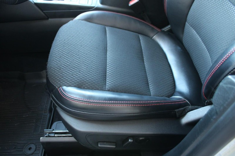 Ford Escape Vehicle Full-screen Gallery Image 15
