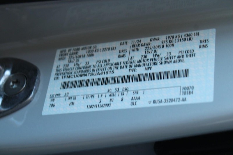 Ford Escape Vehicle Full-screen Gallery Image 16