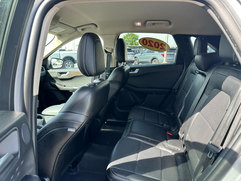 Ford Escape Vehicle Full-screen Gallery Image 10