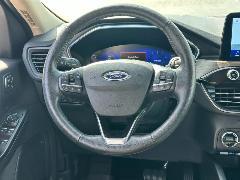 Ford Escape Vehicle Full-screen Gallery Image 12
