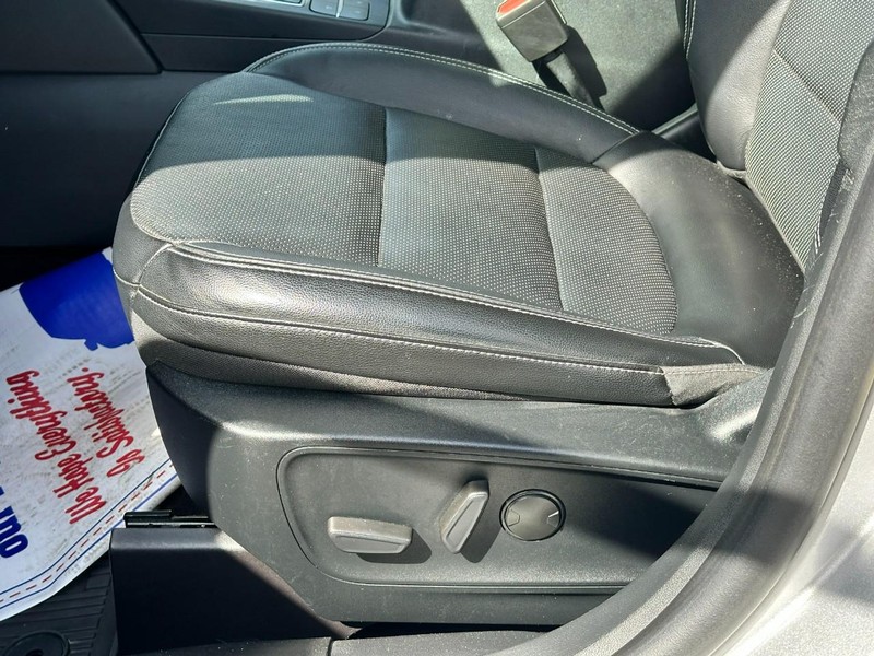 Ford Escape Vehicle Full-screen Gallery Image 18