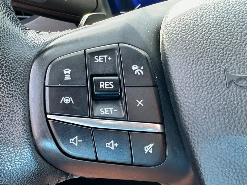 Ford Escape Vehicle Full-screen Gallery Image 19