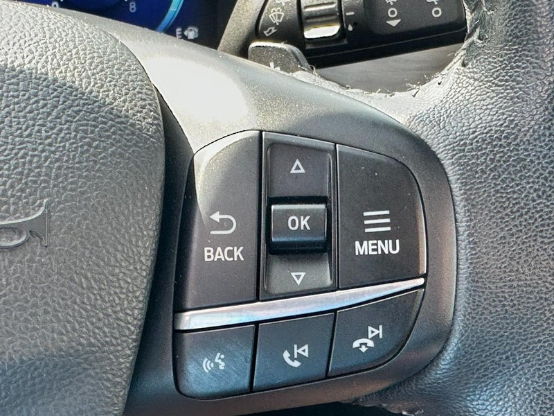 Ford Escape Vehicle Full-screen Gallery Image 20